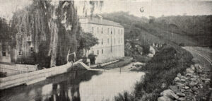 Legenda da publicação: Um aspecto do estabelecimento, vendo-se a represa. Fonte: O Rio Grande do Sul Colonial (1918).